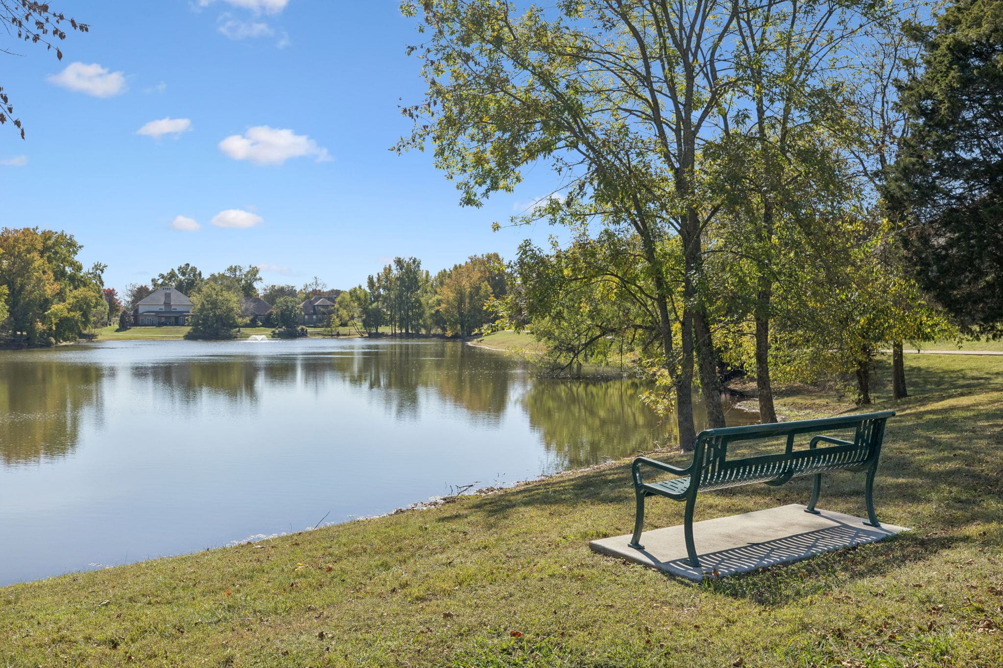 private lake with bench at five coves trace gallatin tn